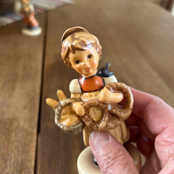 Goebel Hummel Pretzel Boy & Girl Pair Figurines - Picture 8 of 9